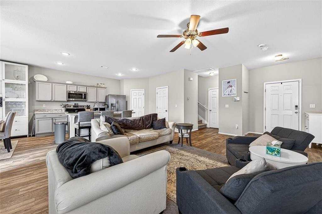 303 Poppy St - Photo 5 of 21