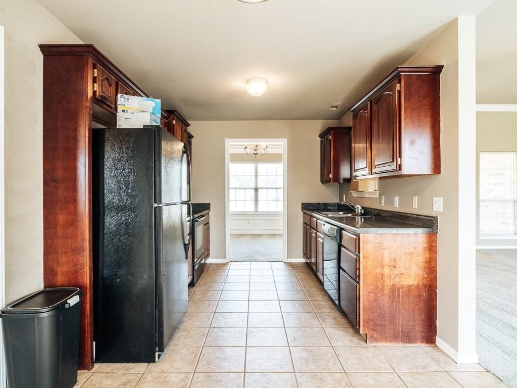1393 St Claire St - Photo 5 of 30
