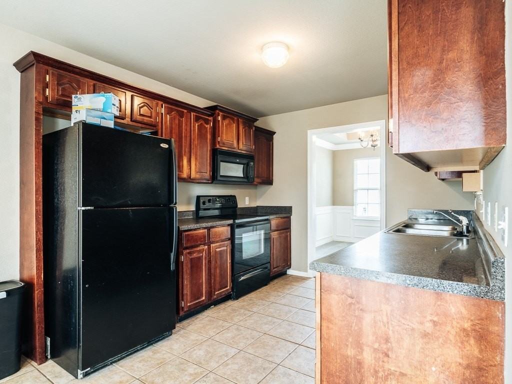1393 St Claire St - Photo 6 of 30