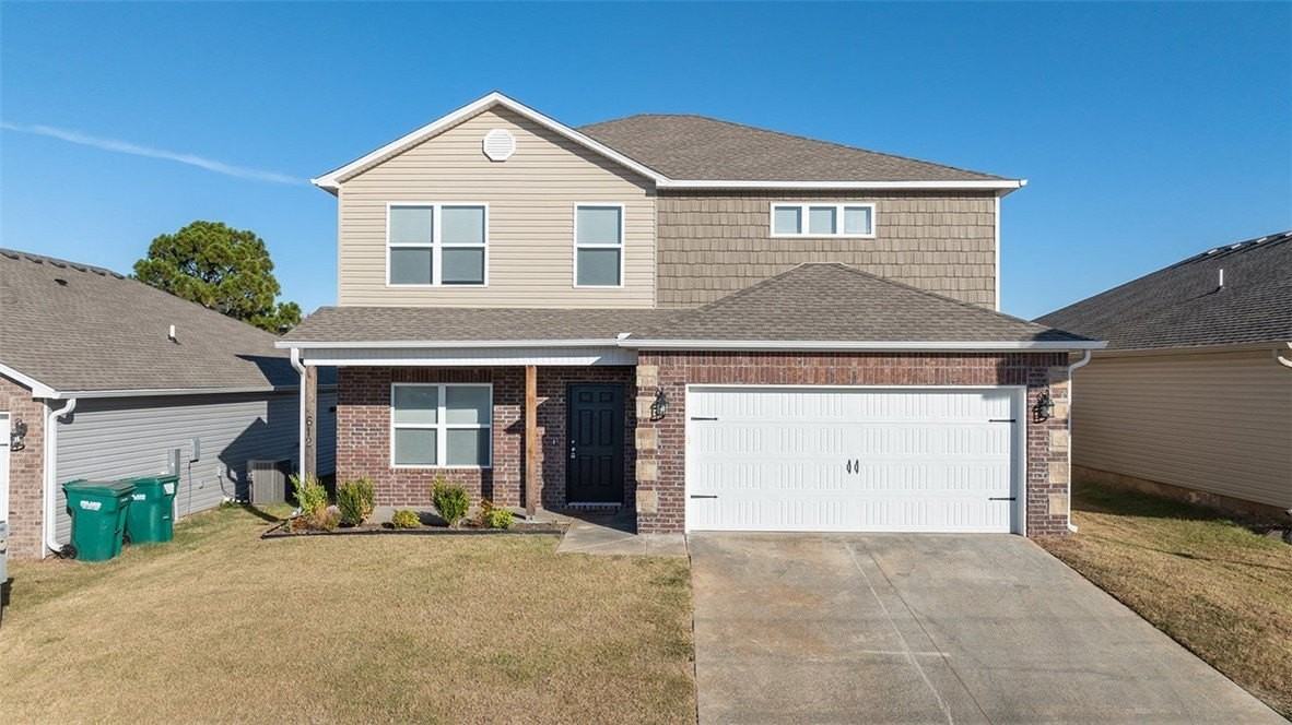 612 Woodcreek Loop - Photo 2 of 18