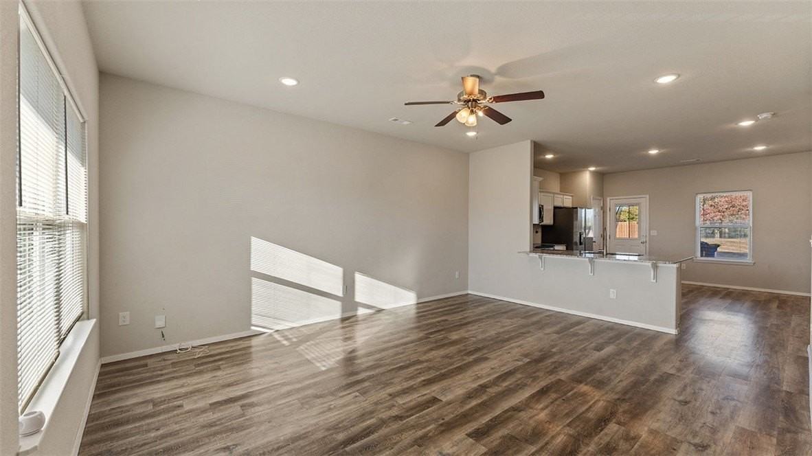612 Woodcreek Loop - Photo 3 of 18
