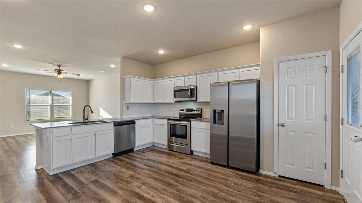 612 Woodcreek Loop - Photo 4 of 18
