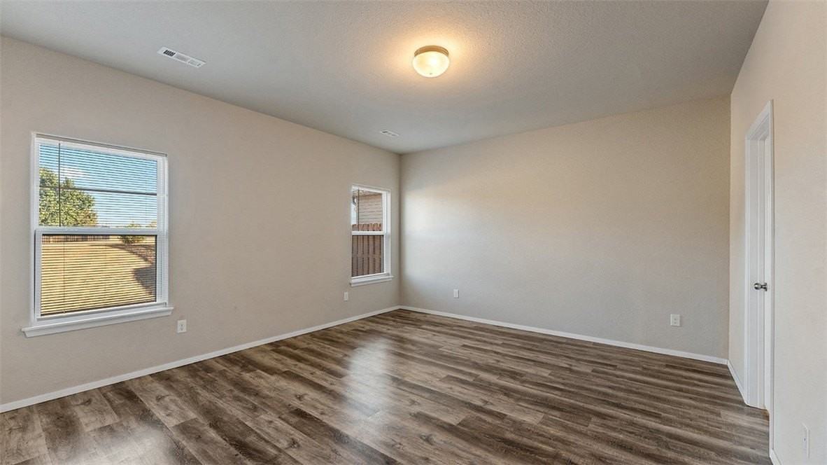 612 Woodcreek Loop - Photo 7 of 18