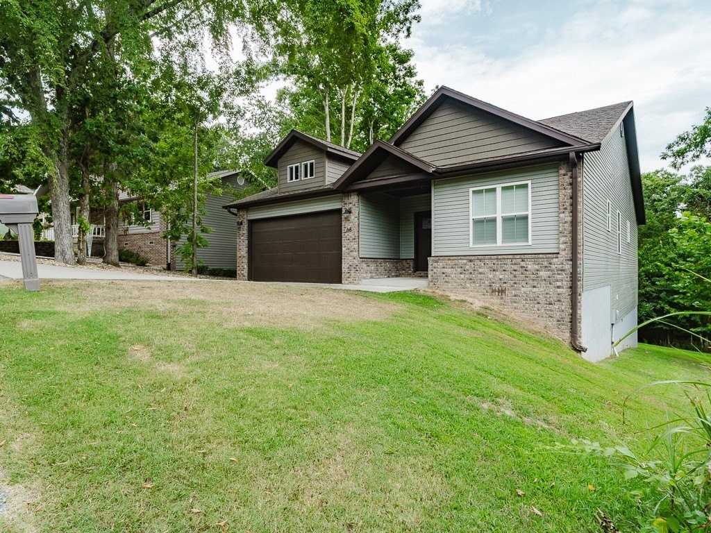68 Elizabeth Dr - Photo 2 of 26