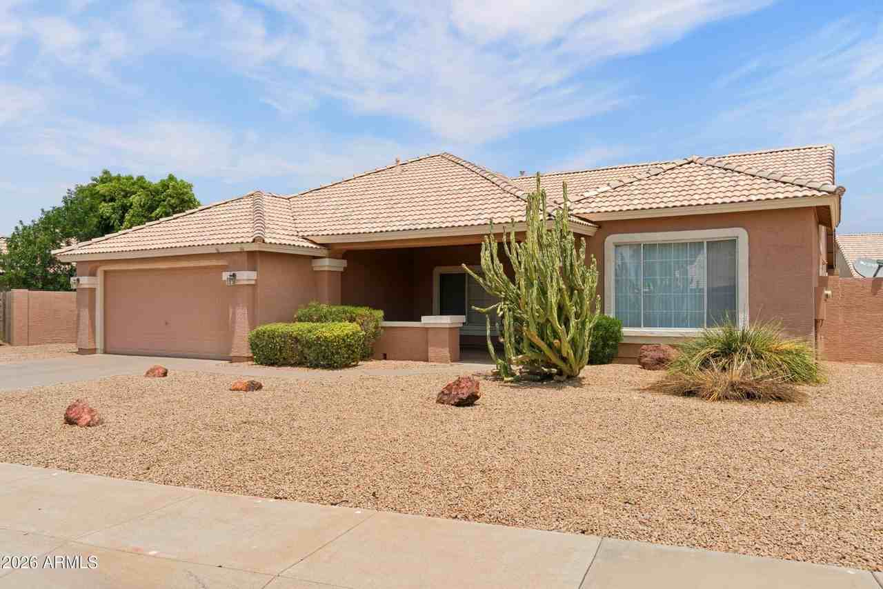 13364 W Wilshire Dr - Photo 2 of 14