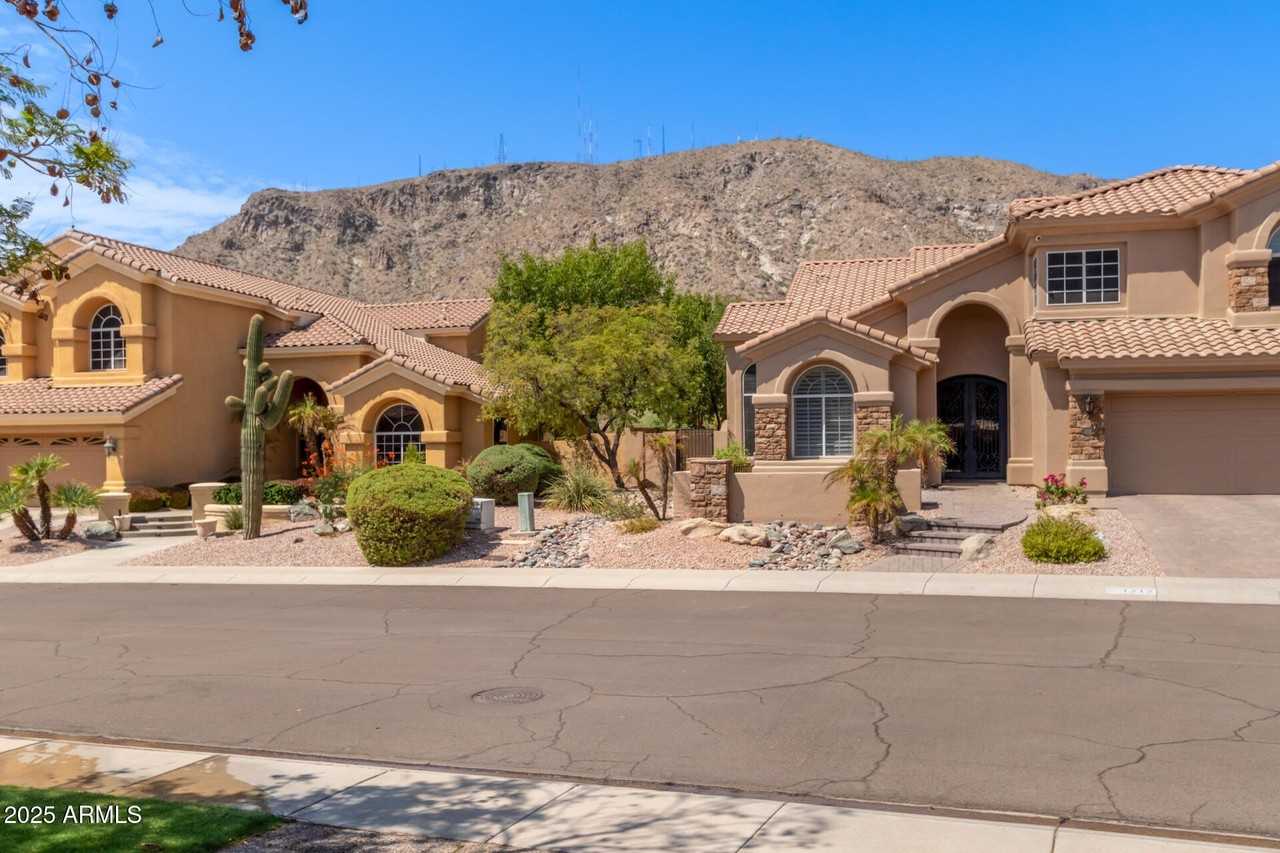 1211 E Desert Flower Ln - Photo 3 of 46