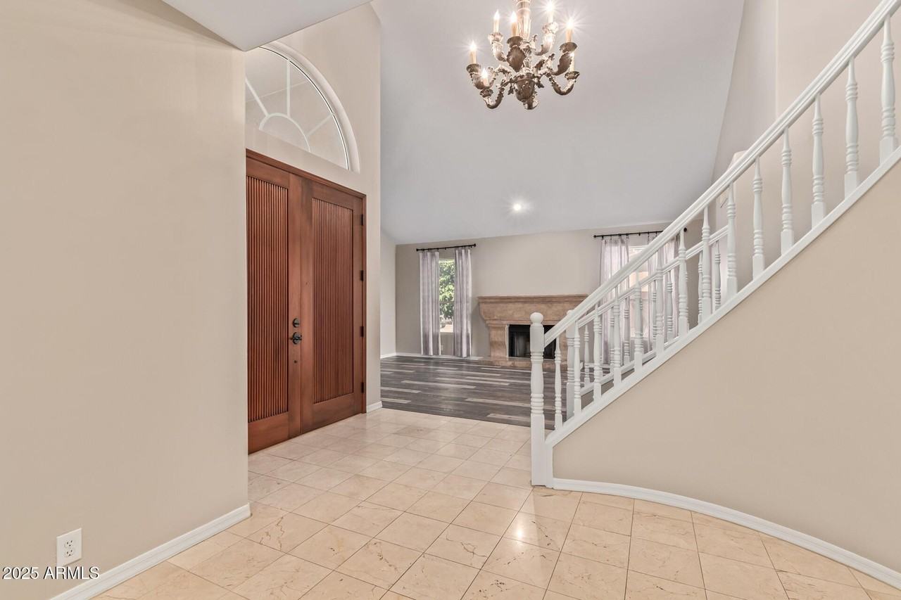 1211 E Desert Flower Ln - Photo 5 of 46