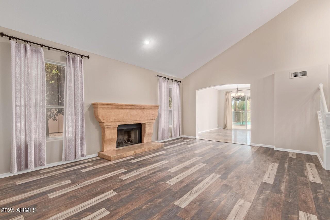 1211 E Desert Flower Ln - Photo 6 of 46