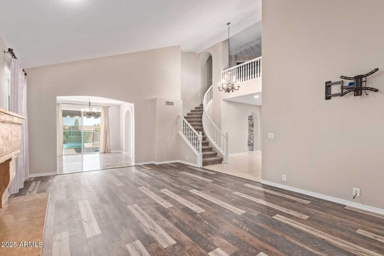 1211 E Desert Flower Ln - Photo 7 of 46