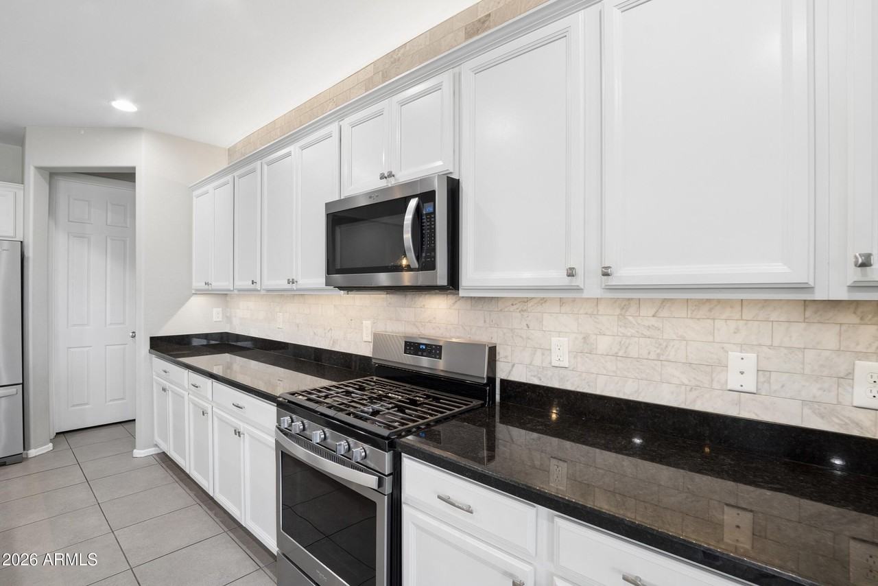 17766 W Granite View Dr - Photo 6 of 46