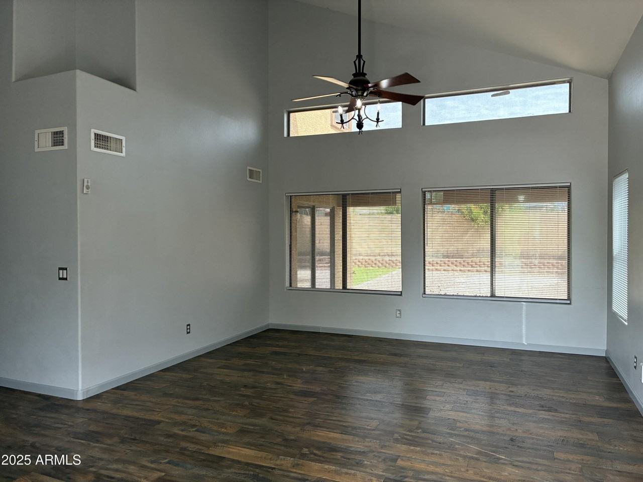 25550 W Pioneer St - Photo 4 of 40