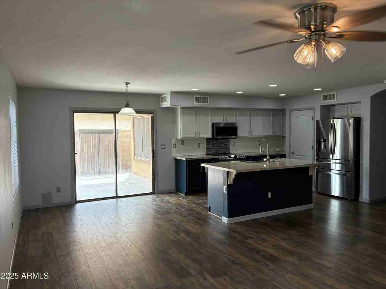 25550 W Pioneer St - Photo 7 of 40