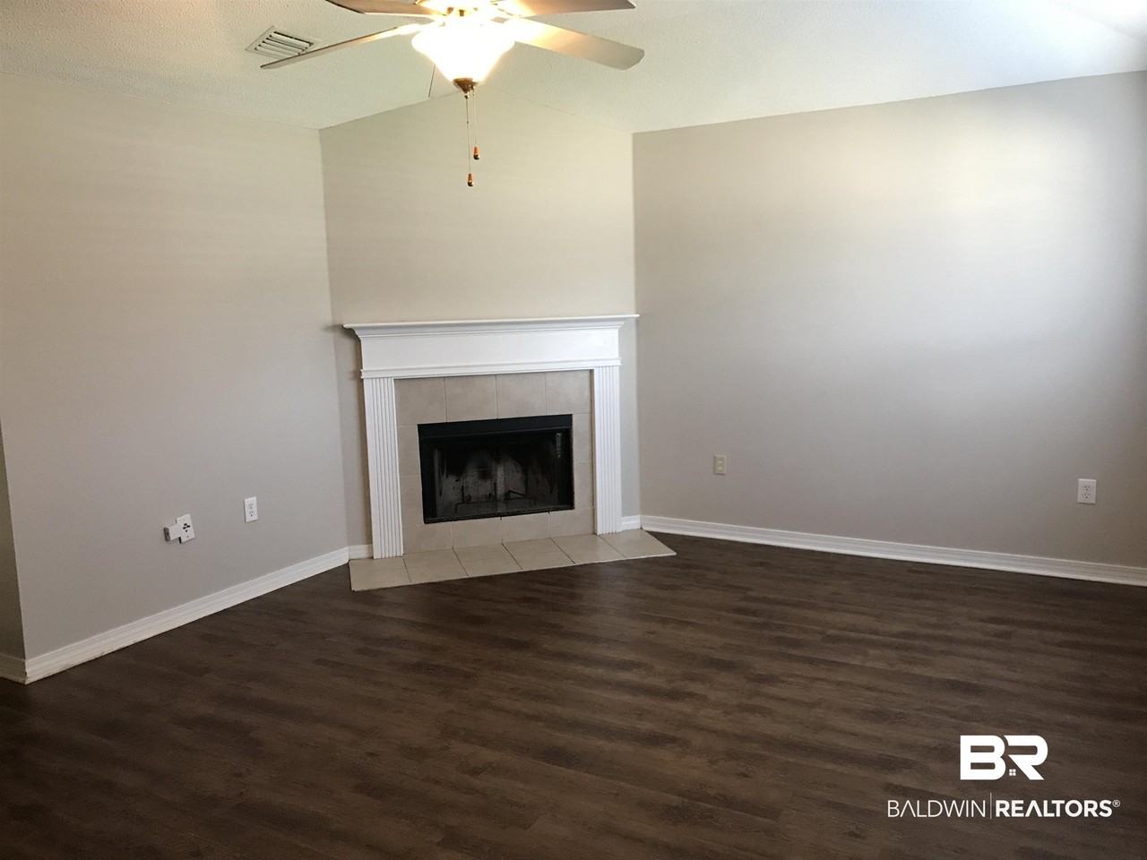 25855 Argonne Dr - Photo 2 of 12