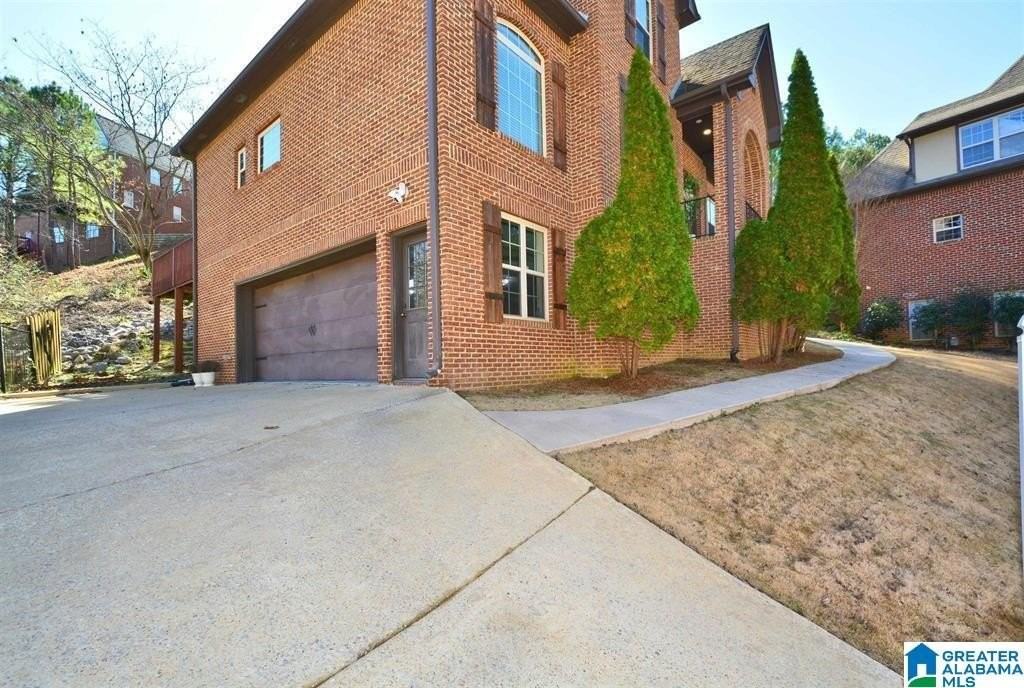 221 Castlehill Dr - Photo 2 of 10