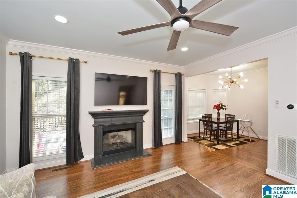 221 Castlehill Dr - Photo 3 of 10