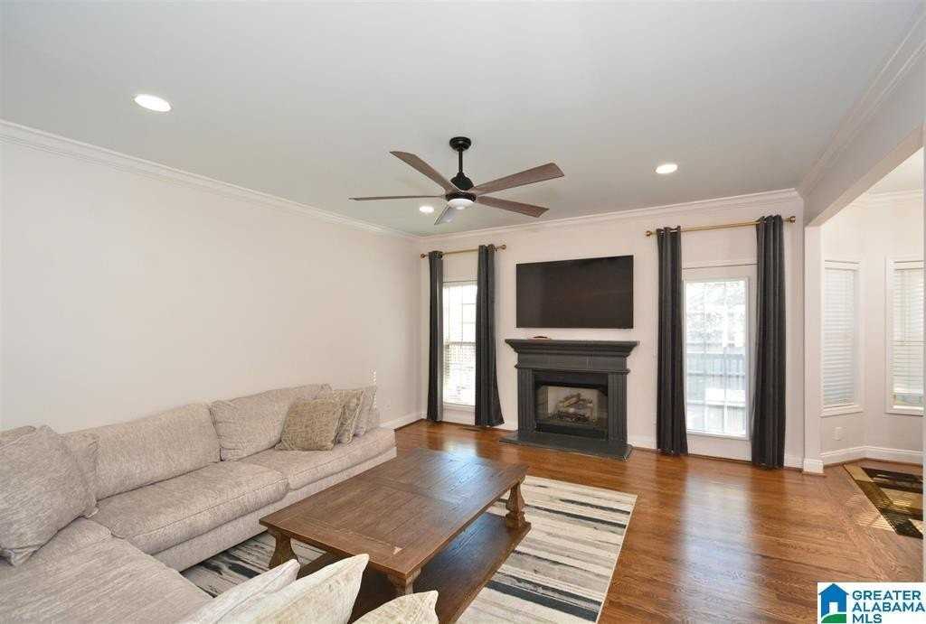 221 Castlehill Dr - Photo 4 of 10