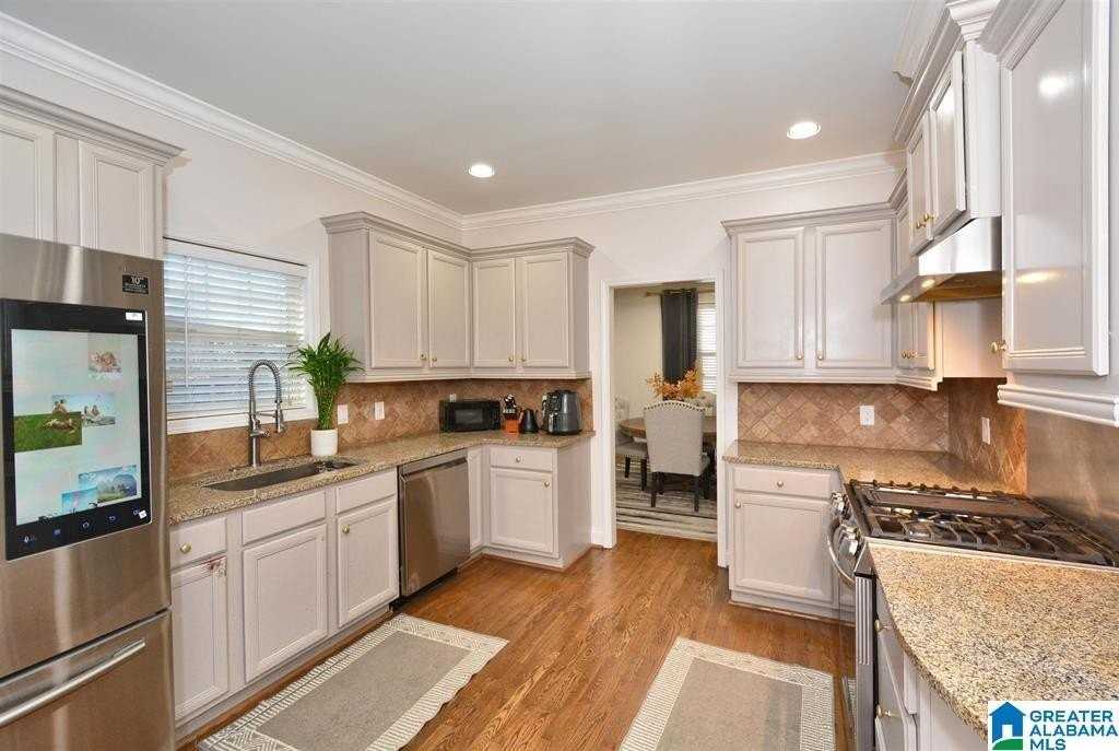 221 Castlehill Dr - Photo 5 of 10