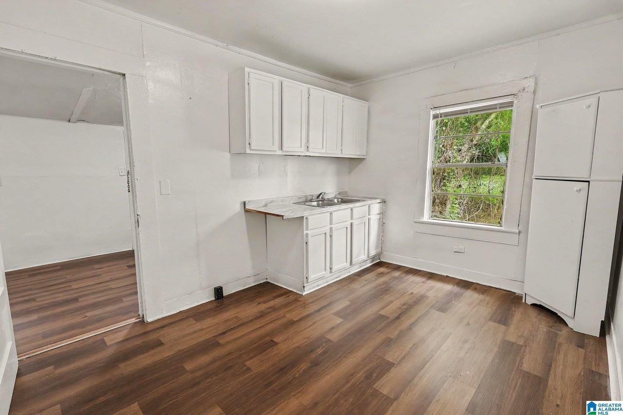220 Avenue Z - Photo 5 of 15