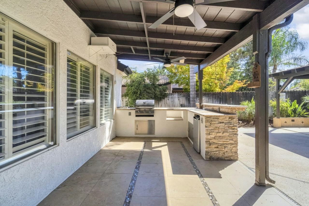 3513 W Vartikian Ave - Photo 4 of 43