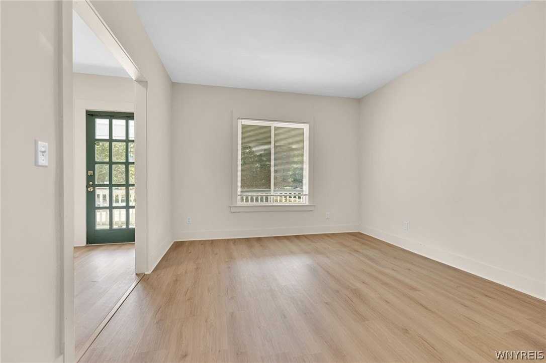2206 Main St #1 - Photo 5 of 35
