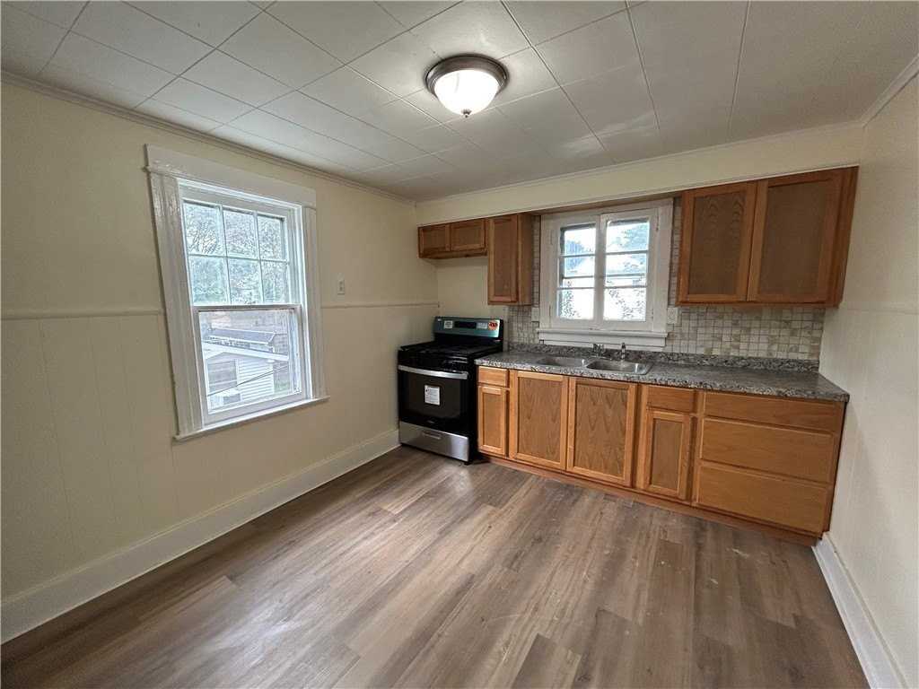 42 Villa St - Photo 3 of 20