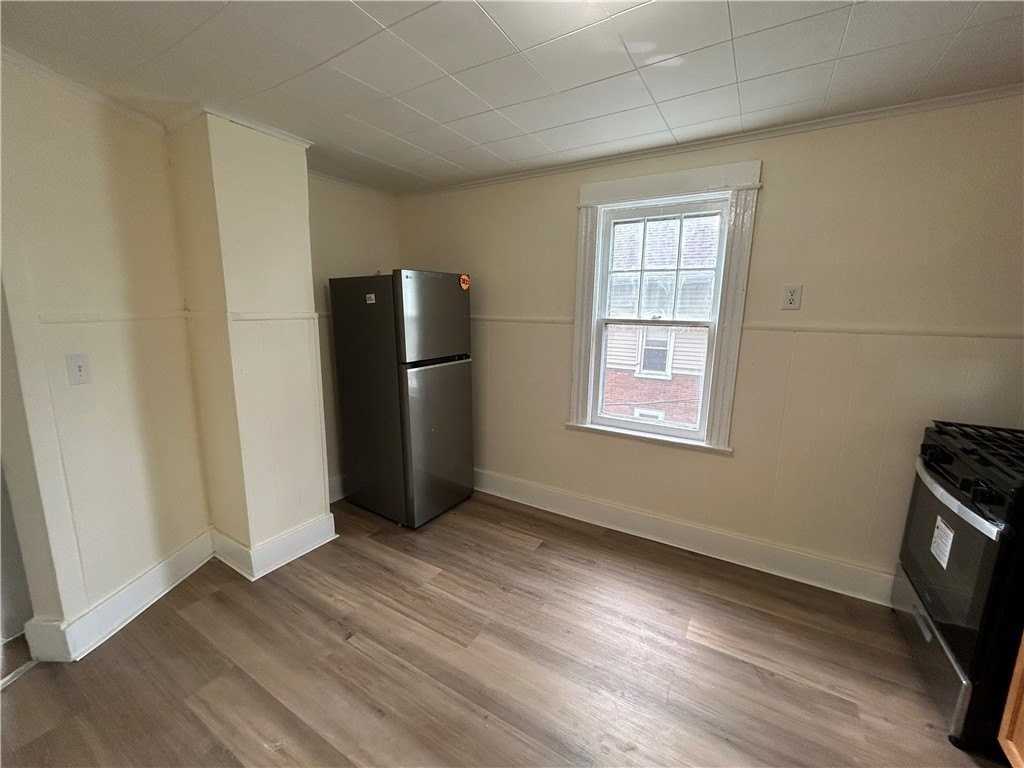 42 Villa St - Photo 5 of 20