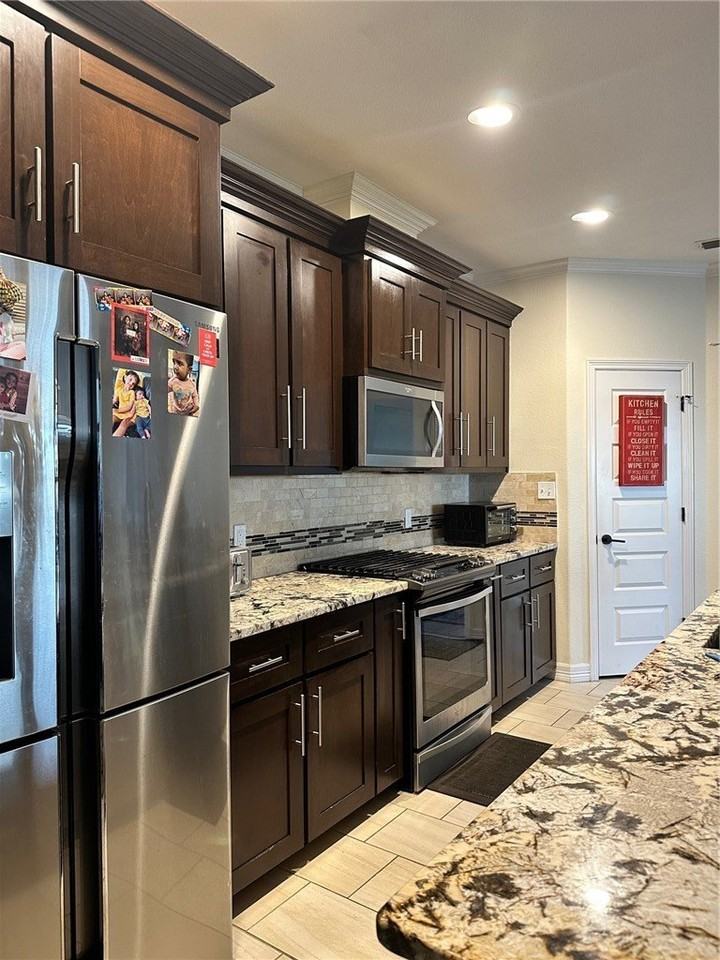 7945 Snake River Dr - Photo 4 of 15