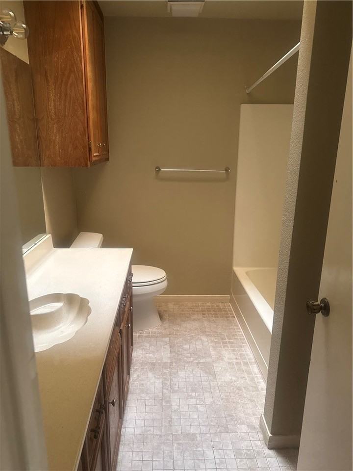 3522 Picadilly Ln - Photo 5 of 11
