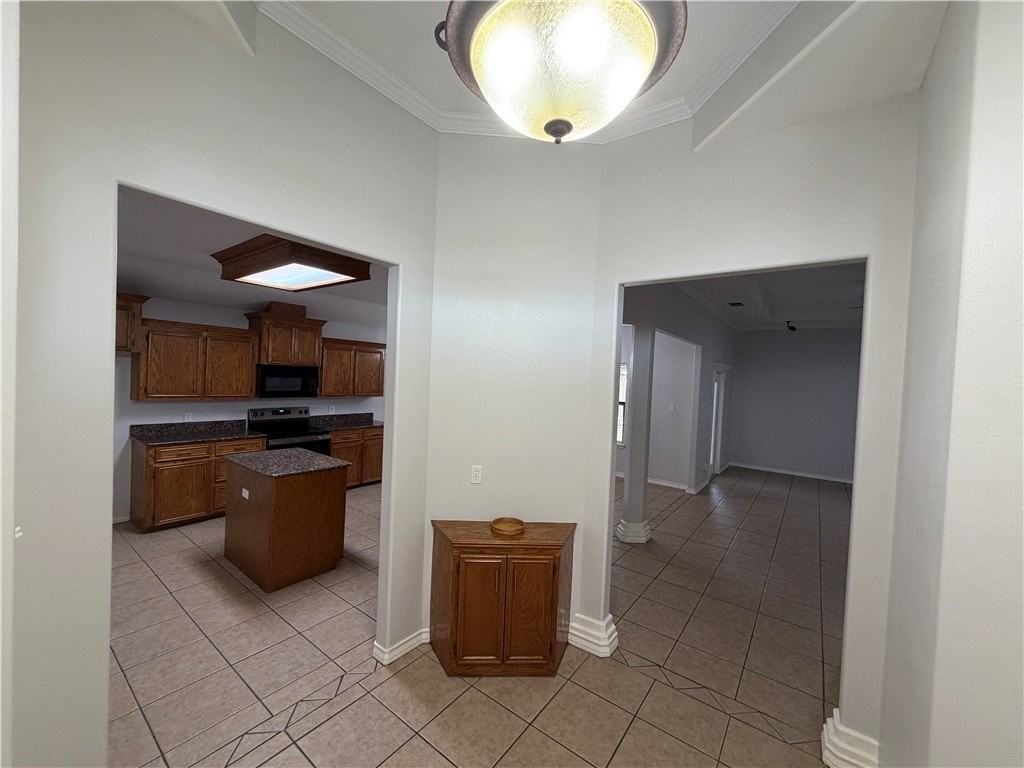 6830 Round Table St - Photo 4 of 30