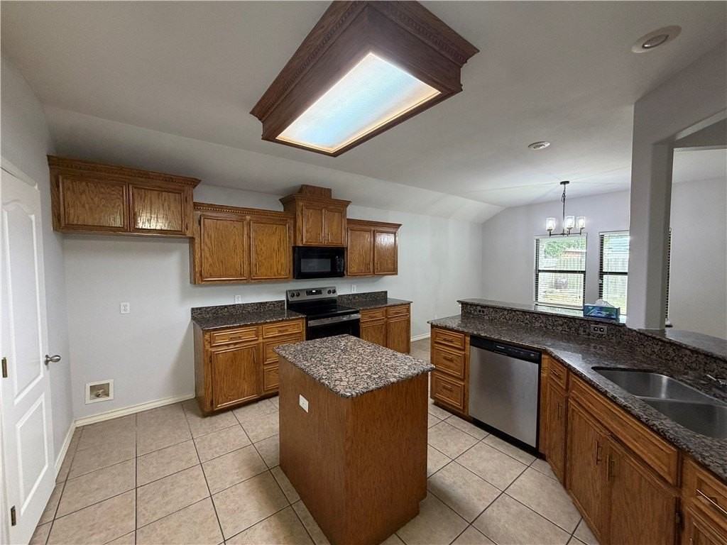 6830 Round Table St - Photo 6 of 30