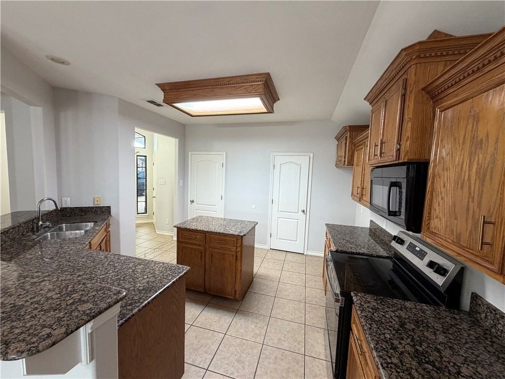 6830 Round Table St - Photo 7 of 30