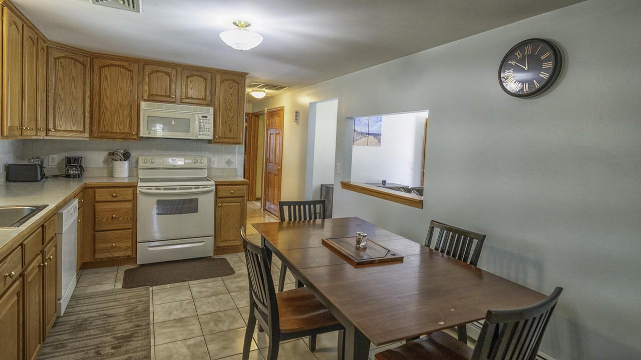 118 Walton Ave - Photo 7 of 16