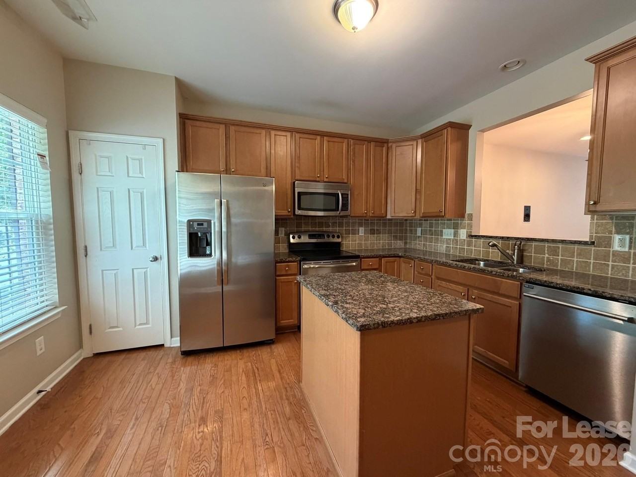 233 N Irwin Ave - Photo 4 of 20