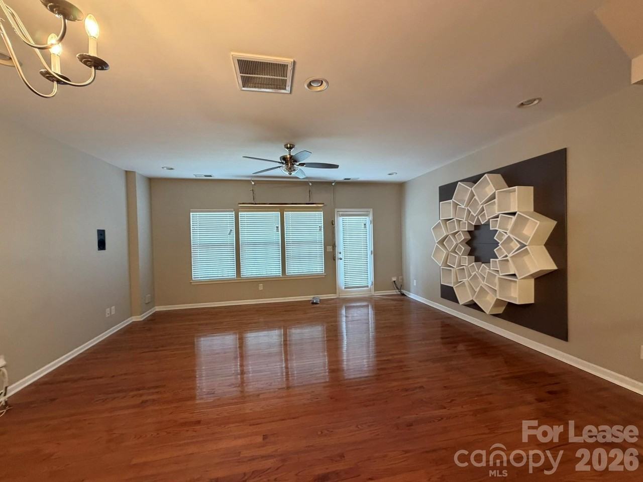 233 N Irwin Ave - Photo 6 of 20