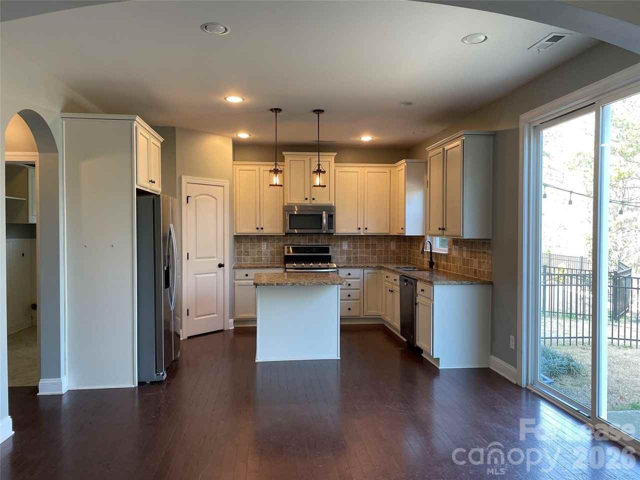 3002 Fallondale Rd - Photo 5 of 28