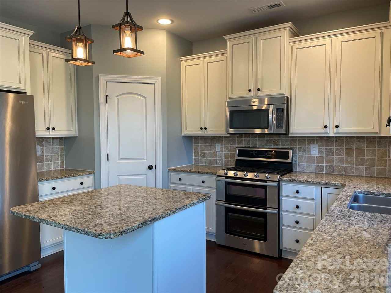 3002 Fallondale Rd - Photo 6 of 28