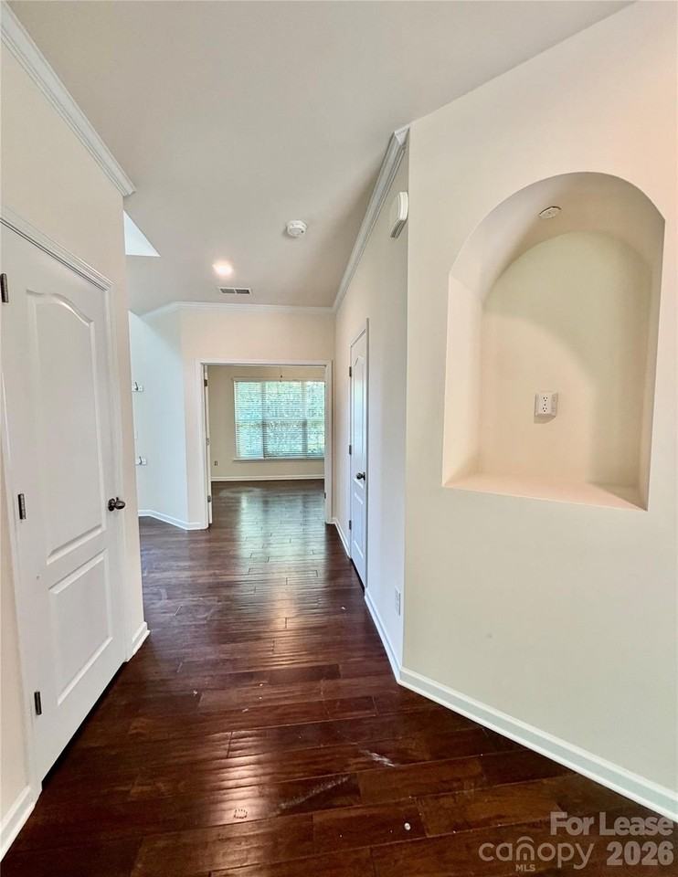 4019 Oakmere Rd - Photo 6 of 34