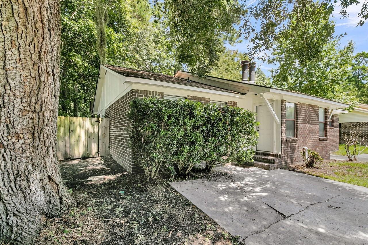 216 Parlor Dr #A - Photo 2 of 31