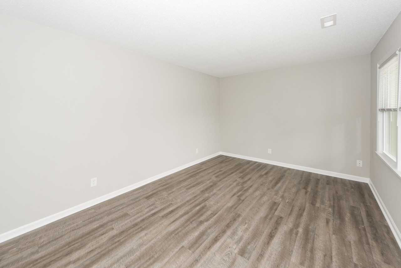 11 Kenilworth Rd - Photo 4 of 32