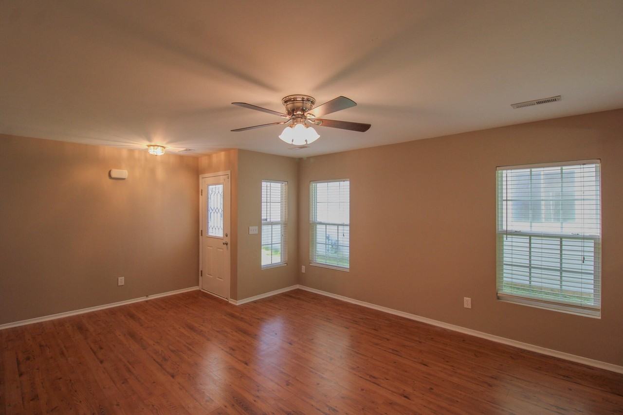 8811 Kellum Dr - Photo 5 of 31