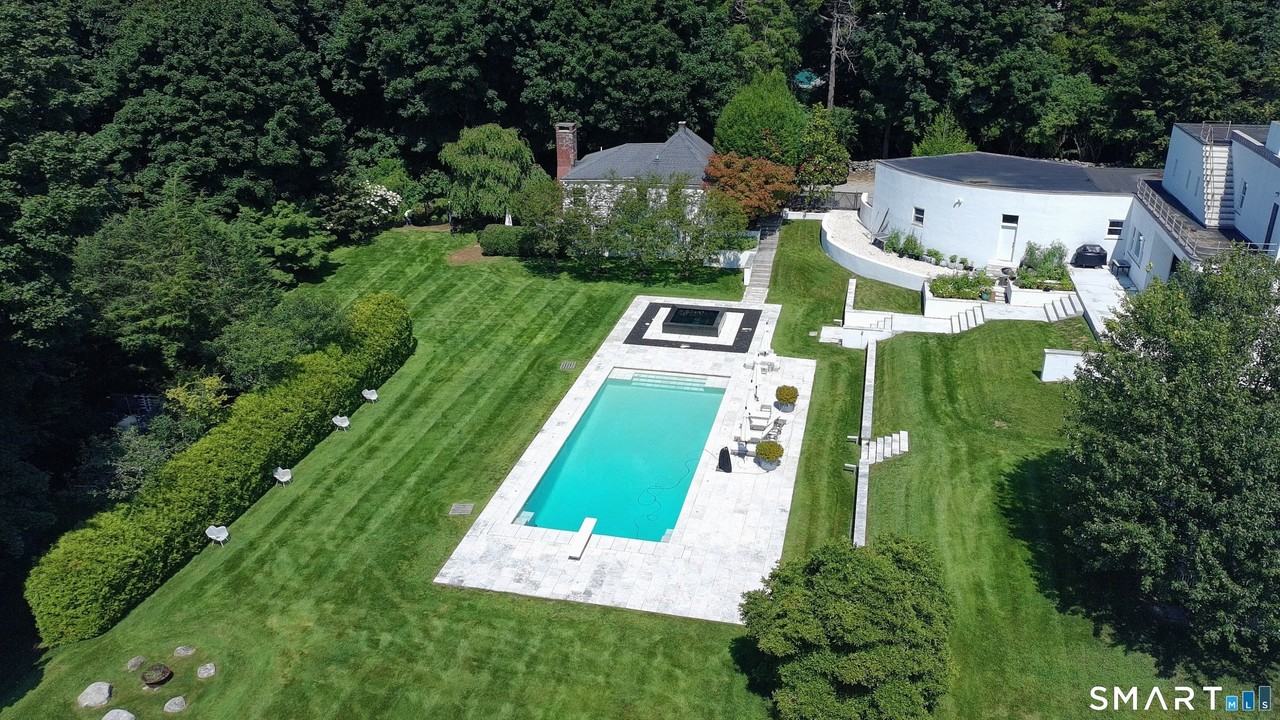 126 Morningside Dr S - Photo 3 of 29