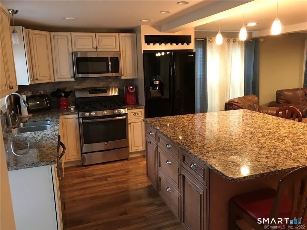 23 Warren St - Photo 4 of 16
