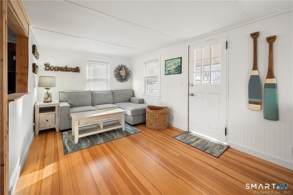 121 Shore Rd - Photo 5 of 29