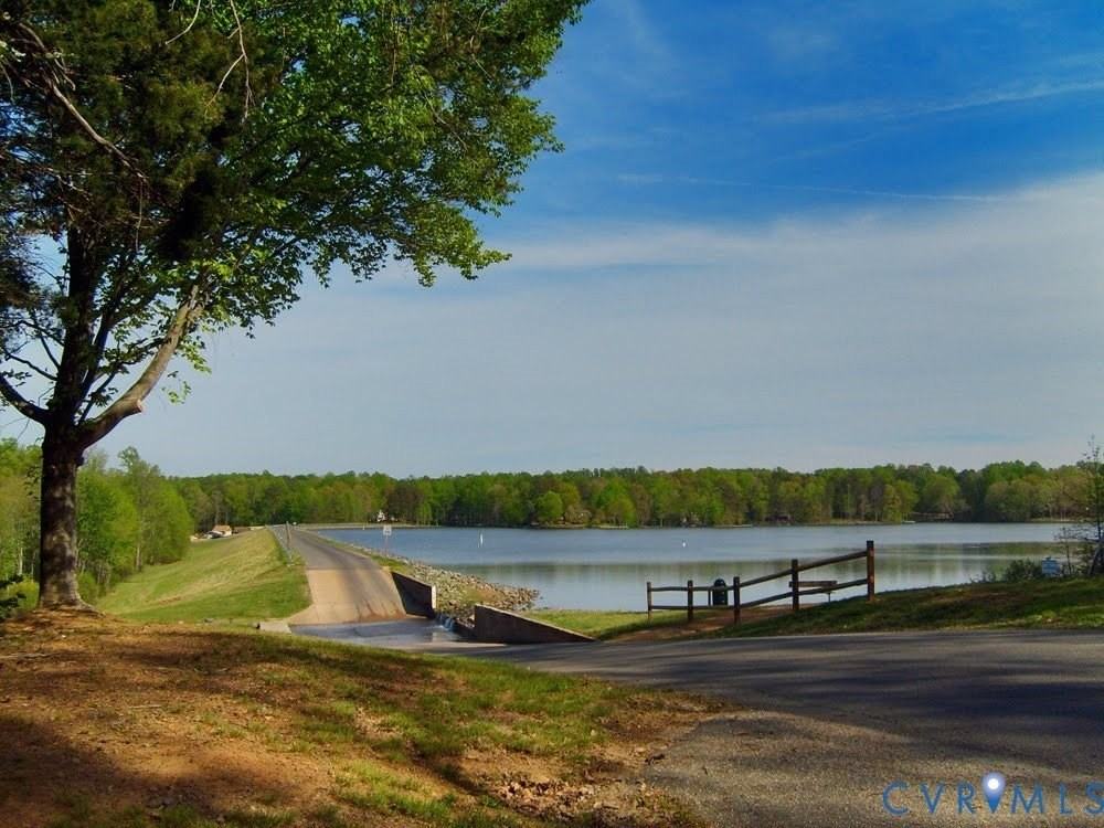 285 Devon Dr - Photo 4 of 16