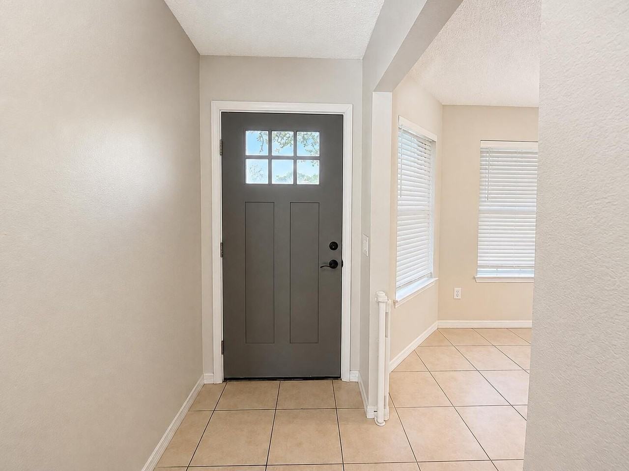 2722 Shalimar Dr - Photo 2 of 27