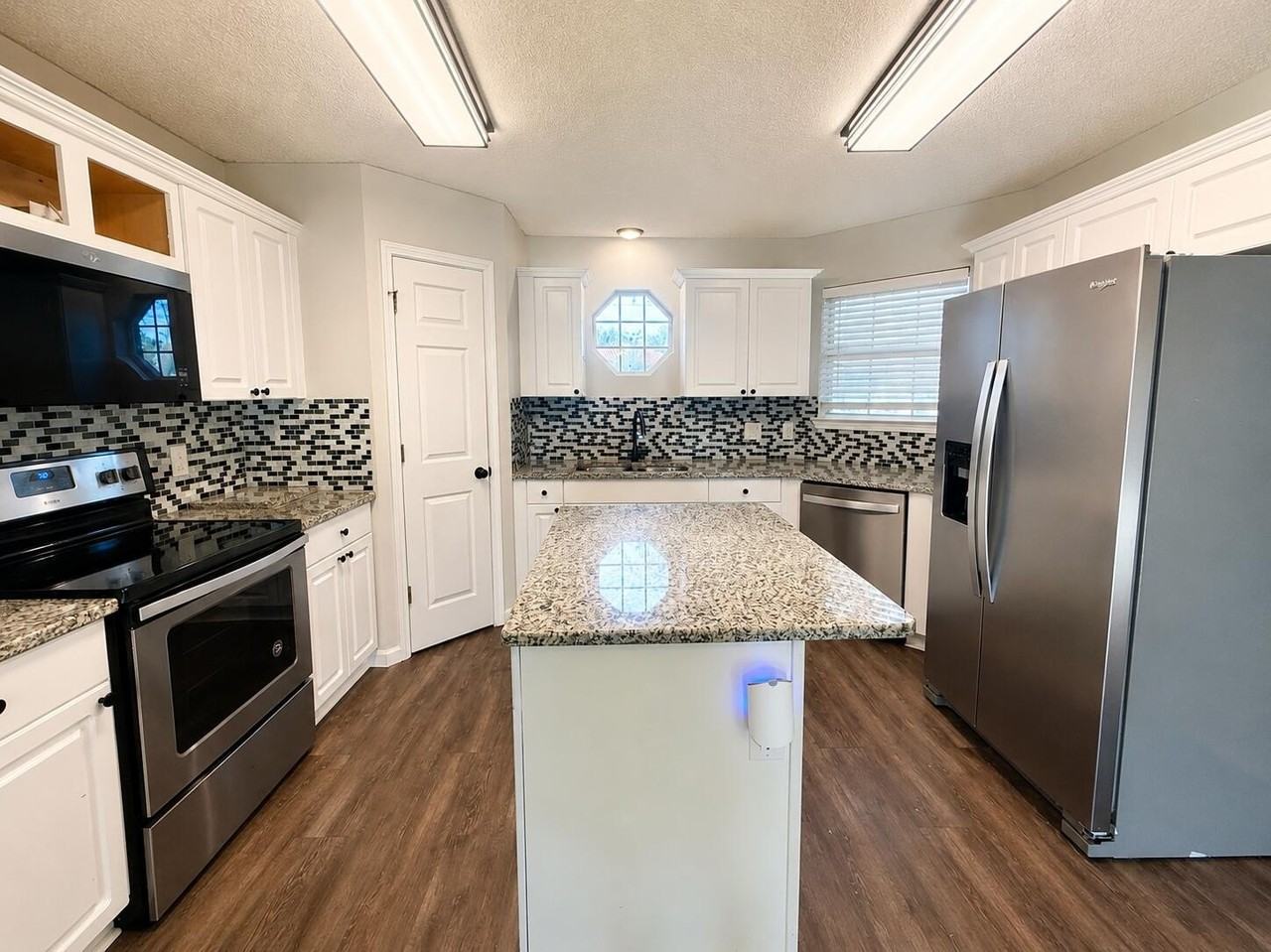 2722 Shalimar Dr - Photo 4 of 27