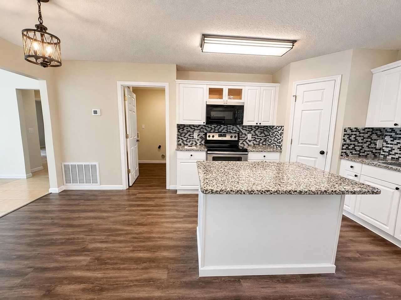 2722 Shalimar Dr - Photo 5 of 27