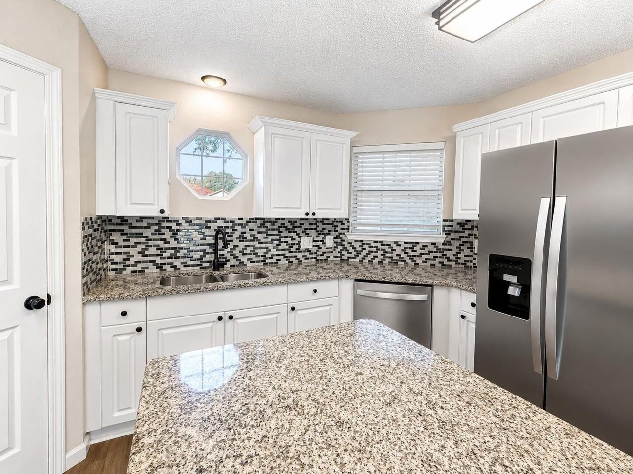 2722 Shalimar Dr - Photo 6 of 27