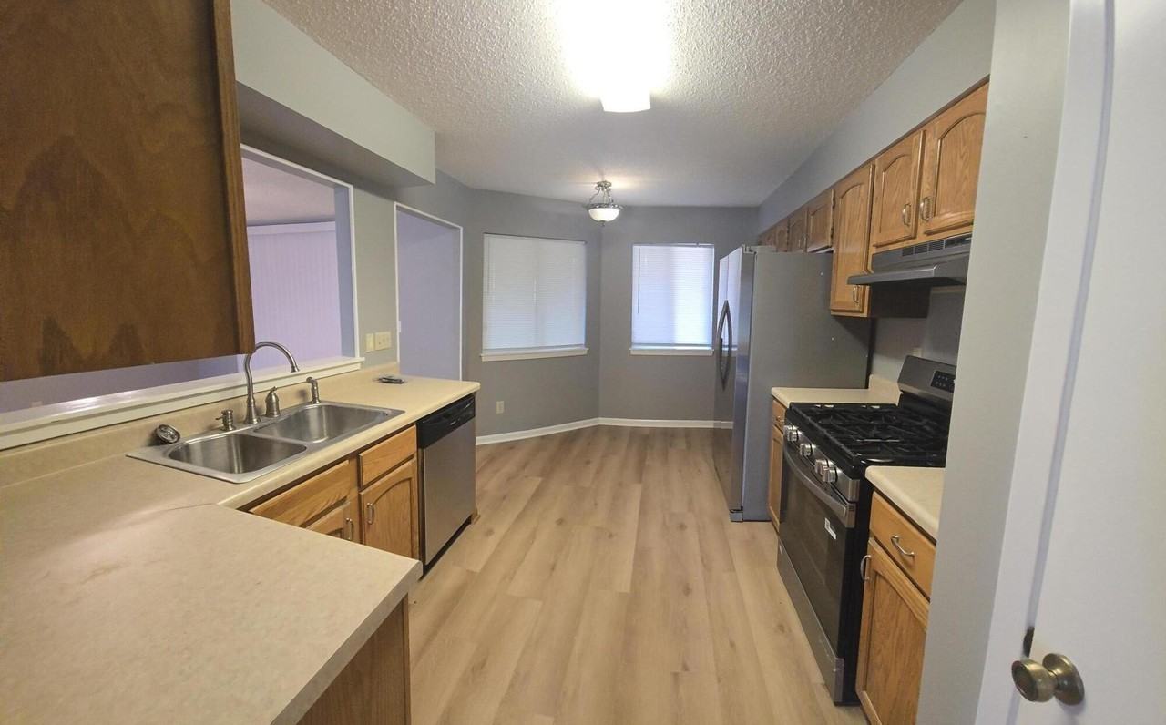 3929 Balsam Dr - Photo 2 of 50