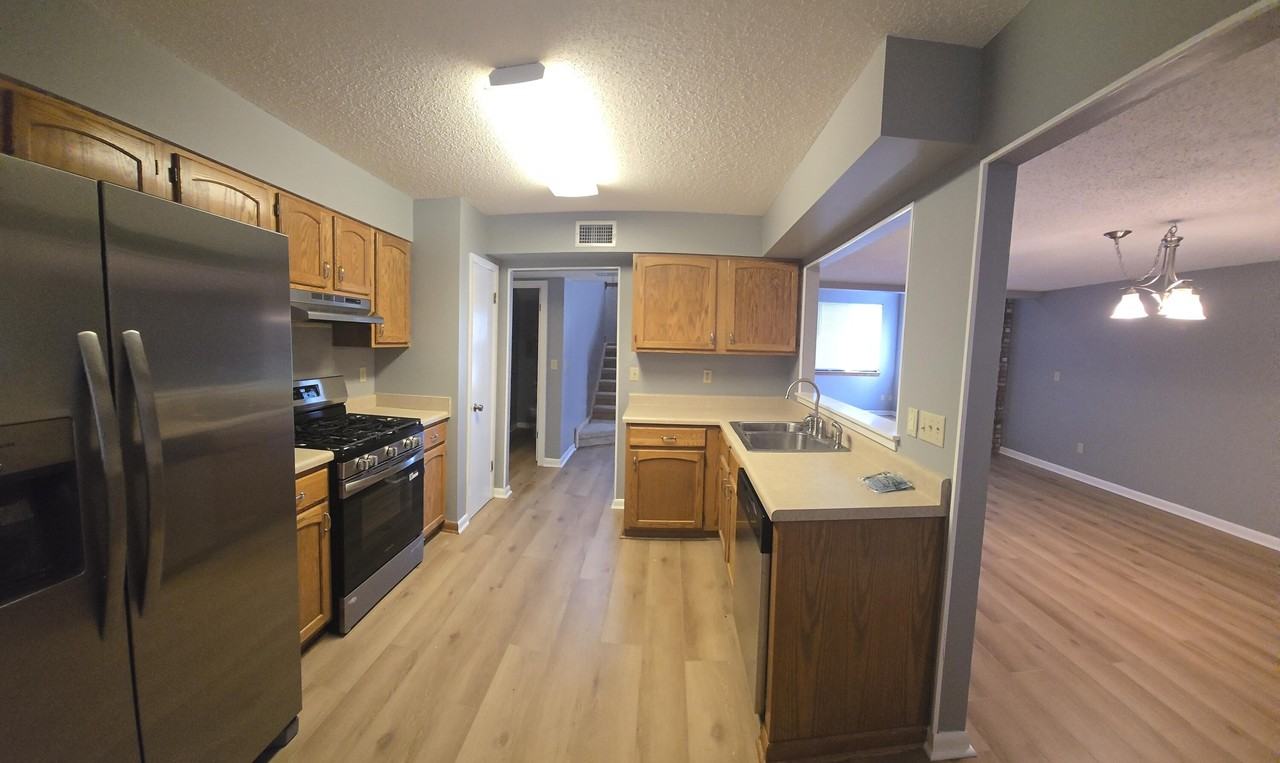 3929 Balsam Dr - Photo 3 of 50